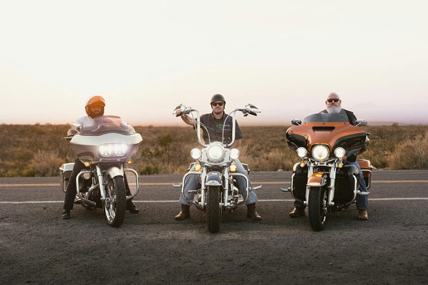 Choisir le bon pneu moto : guide complet des différents types et caractéristiques